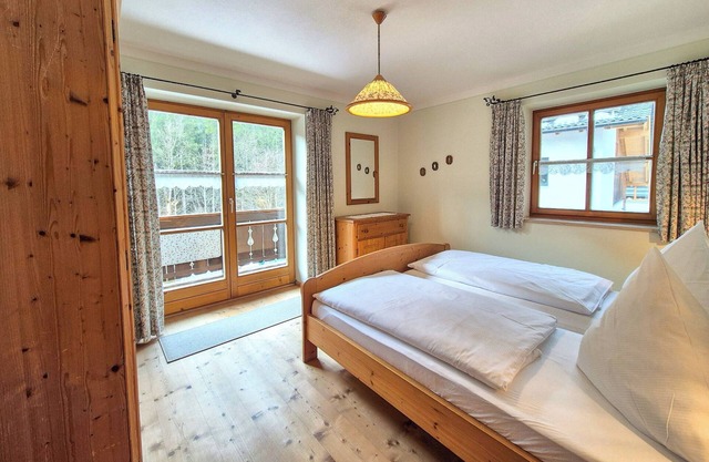 Cozy vacation apartment with alpine view and south-facing balcony