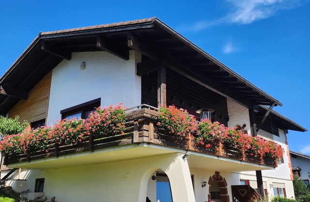 Cozy vacation apartment with fantastic mountain views