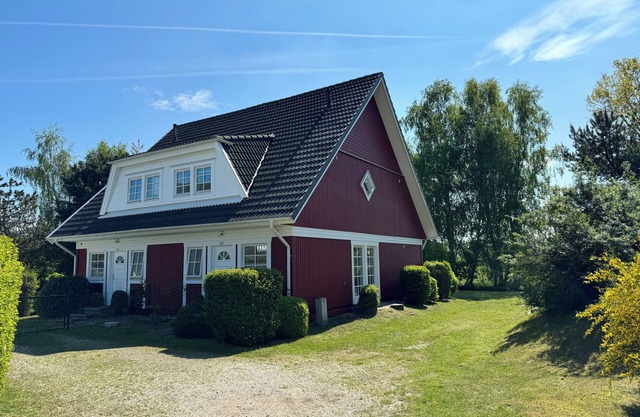 Cozy vacation home for 4-6 persons with garden in Trassenheide