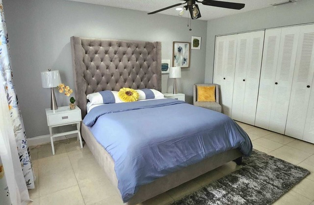 Cozy Vacation Spacious 5-bed/3bath that comfortably sleeps 11 people in Boca.