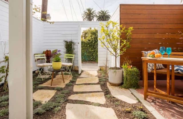Cozy Venice Guest House ~ 1 bed 1 bath Very Private Courtyard & Entry