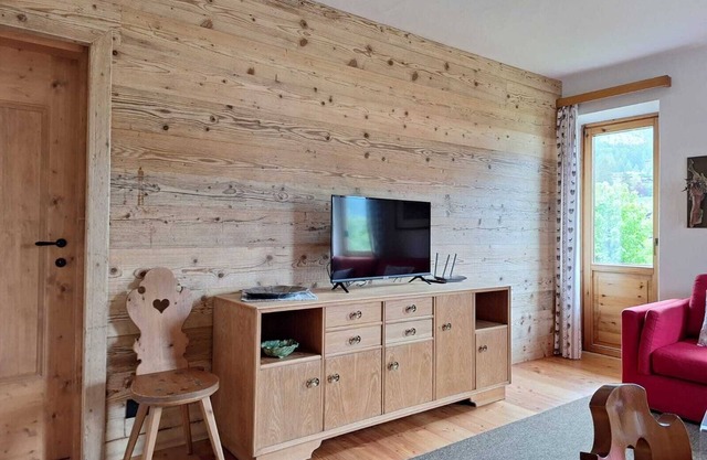 Cozy, very bright apartment within walking distance of the pedestrian zone.