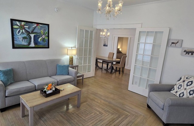 Cozy Victorian Apartment 2 near downtown
