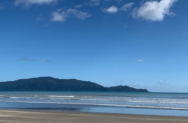 Cozy Waikanae Beach Getaway