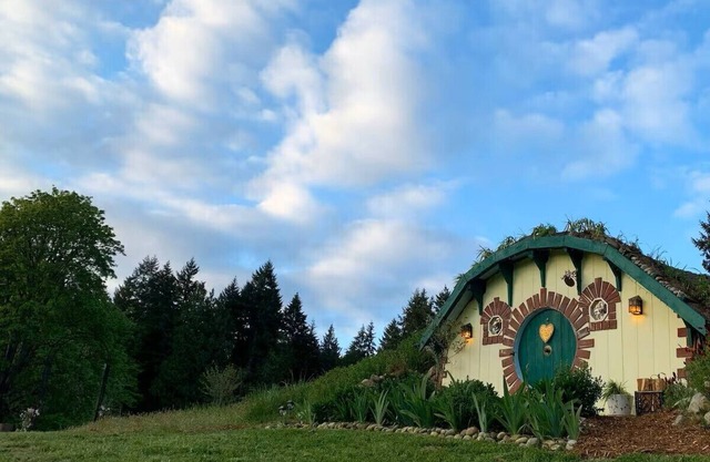 Cozy-Warm-Adorable Hobbit House on Bainbridge Island