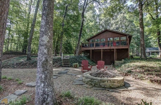 Cozy Waterfront Bungalow w/Boat Dock & Fire Pit Perfect for the Weekend or Week