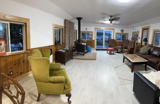 Cozy Waterfront Cottage on Georgian Bay