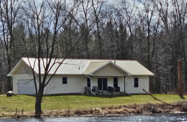 Cozy waterfront cottage on 40 acres. Great fishing kayaking & hunting!
