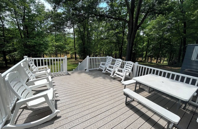 Cozy waterfront property near Hartwell lake.