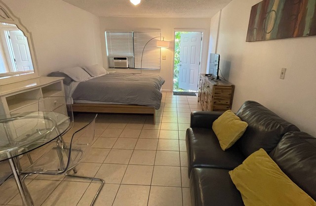 Cozy waterfront studio with full kitchen