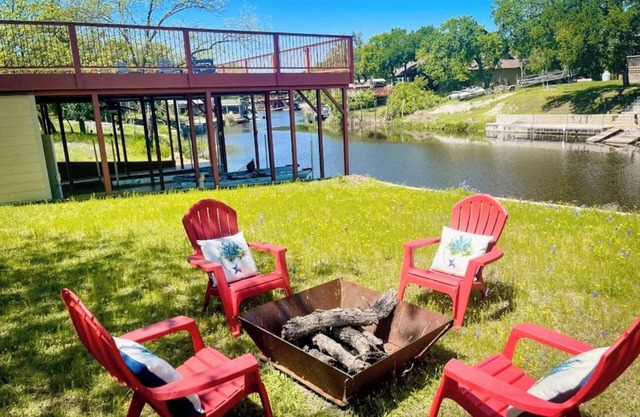 Cozy Waterfront Home on Lake LBJ Kayaks Included!