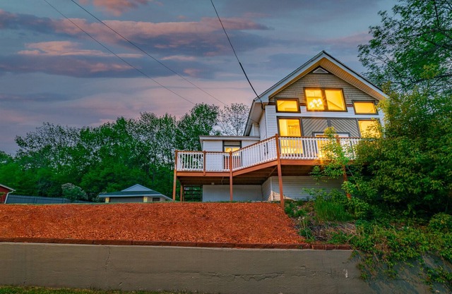 Cozy White Mountain/ JerichoMountain Retreat/3Bdrm/Spacious