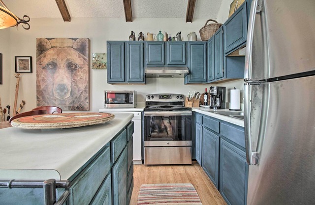 Cozy Wintergreen Cabin Near Mountain Inn & Slopes!
