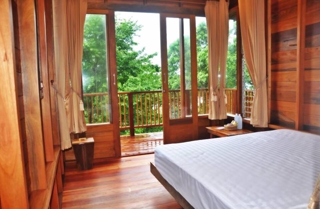 Cozy Wooden Bungalow with double bed