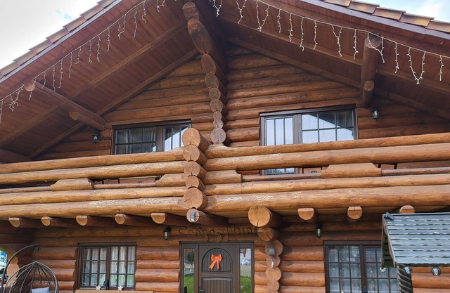 Cozy wooden chalet with Jacuzzi and Sauna