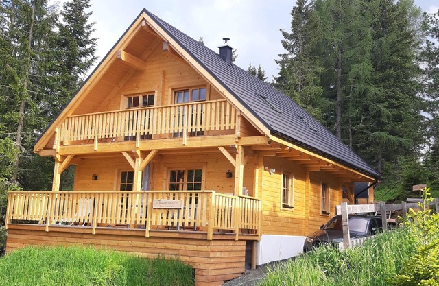 Cozy wooden house right in the ski and hiking area perfect for every season
