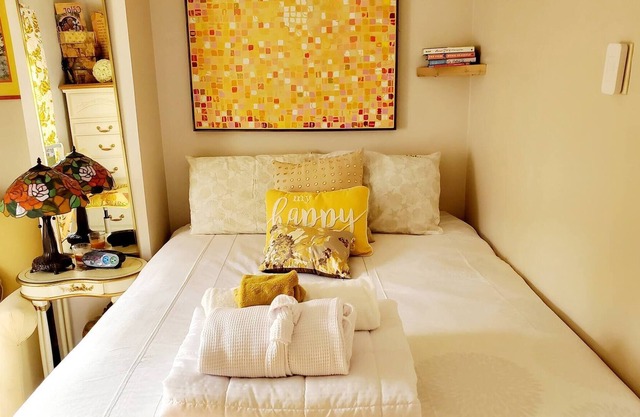 Cozy Yellow Queen Bed By Yale U