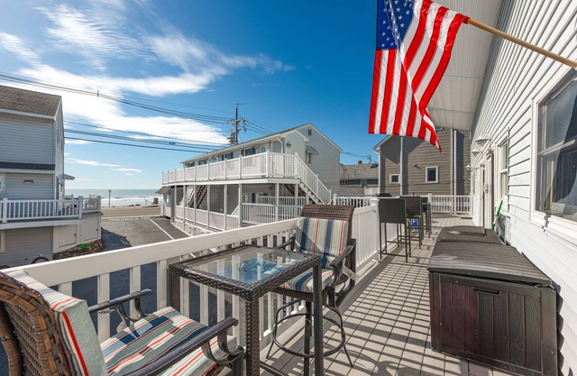 Cozy York Studio w/Ocean View, Steps to Beach!