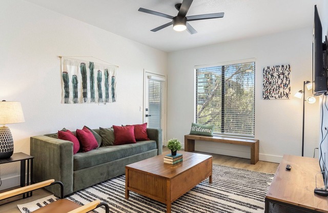 CozySuites at Kierland Commons with pool #01