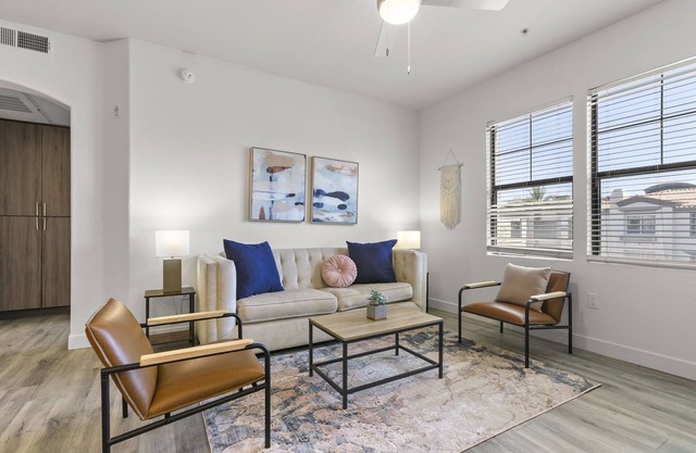 CozySuites Glendale by the stadium with pool! 11