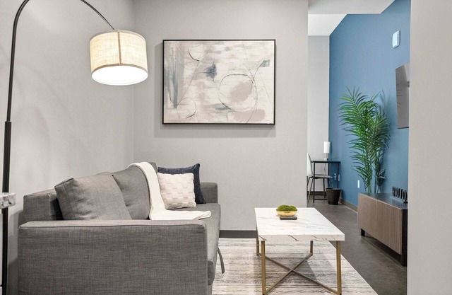 CozySuites Modern 1BR in Downtown Pitts 8