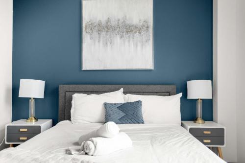 CozySuites Modern 1BR in Downtown Pitts 13