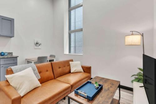 CozySuites Modern 1BR in Downtown Pitts #15