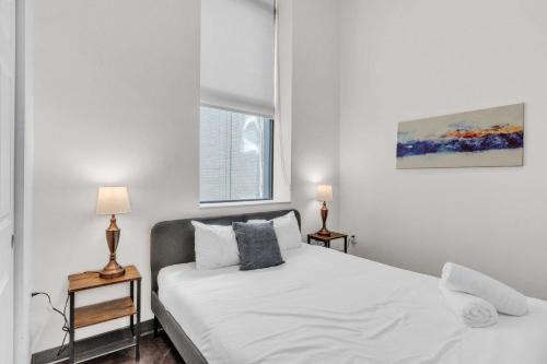 CozySuites Modern 1BR in Downtown Pitts #18