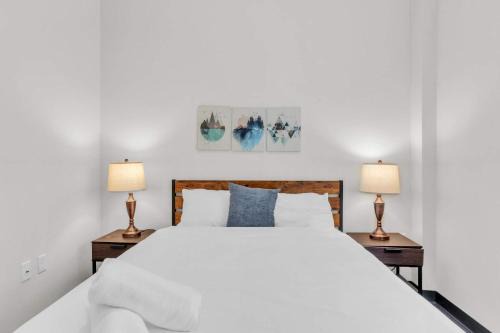 CozySuites Modern 1BR in Downtown Pitts #22