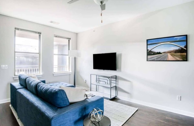 CozySuites Music Row Chic 1BR with free parking! 12
