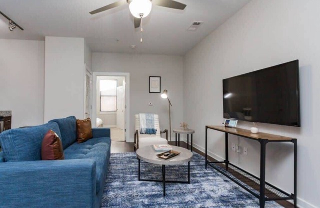 CozySuites Music Row Spacious 1BR free parking 41