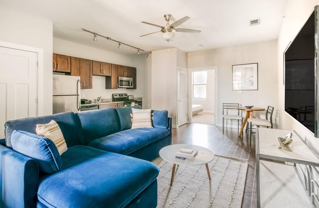 CozySuites MusicRow Classy 1BR with free parking! 09