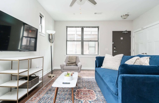 CozySuites MusicRow Spacious 1BR with free parking 45