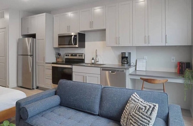 CozySuites | Roomy SDO, Lawrenceville