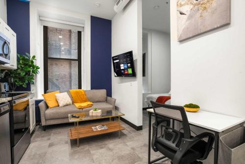 CozySuites Stunning 1BR in Downtown Pitts #6