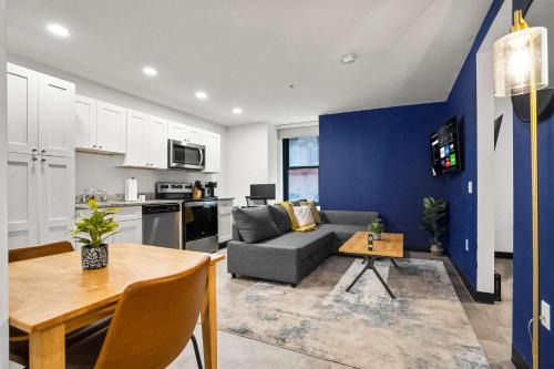 CozySuites Stunning 1BR in Downtown Pitts #3
