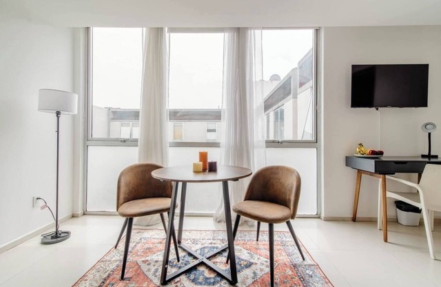 CPH06- 1 BR/1 BTH - One Bedroom Apartment, Sleeps 2