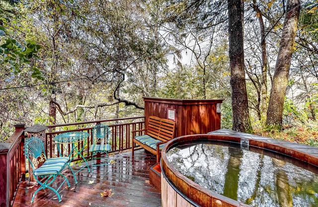 Craftsman Gem with Hot Tub, Sauna, Lush Gardens & Decks Lovely River Views