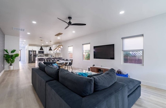 *Craftsman's Paradise - 12 Guest Gorgeous Home*