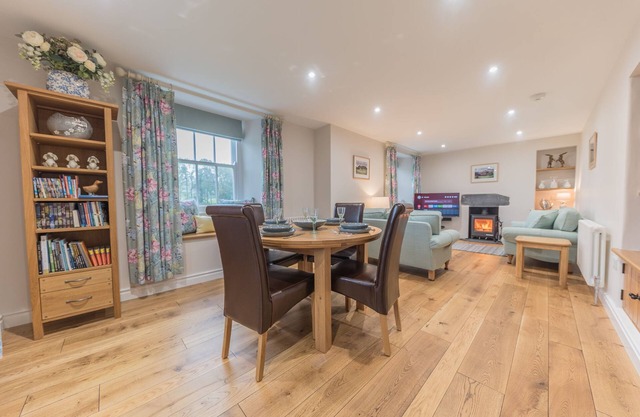 Cragg Cottage | Torver, Coniston - sleeps 4 guests in 2 bedrooms