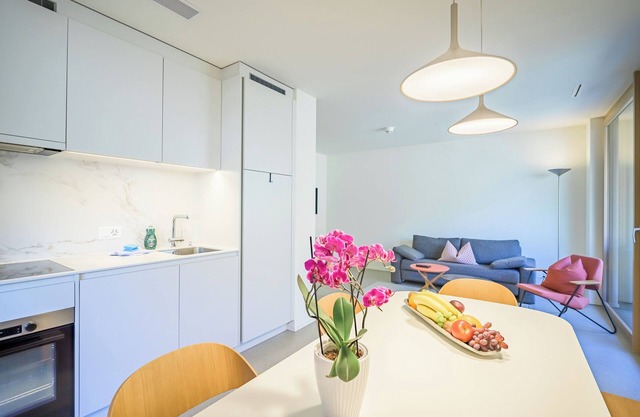 Crap da Flem is a bright and modern 3.5 room apartment for 4 people.