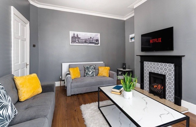 Crawford Avenue Retreat