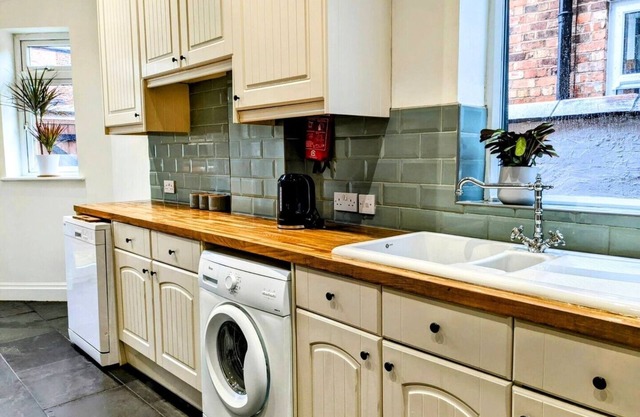 Crawford House | by Truestays ® Serviced Accommodation