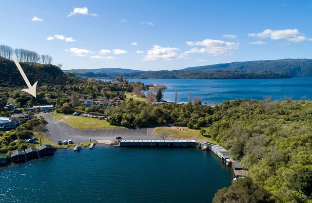 CRAWFORDS (GREAT LOCATION WITH BOATSHED BAY LAUNCHING RAMP ACROSS THE ROAD)