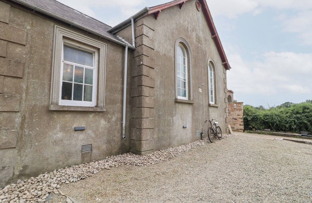 CREA THE MISSION HALL, pet friendly, with a garden in Ballycastle