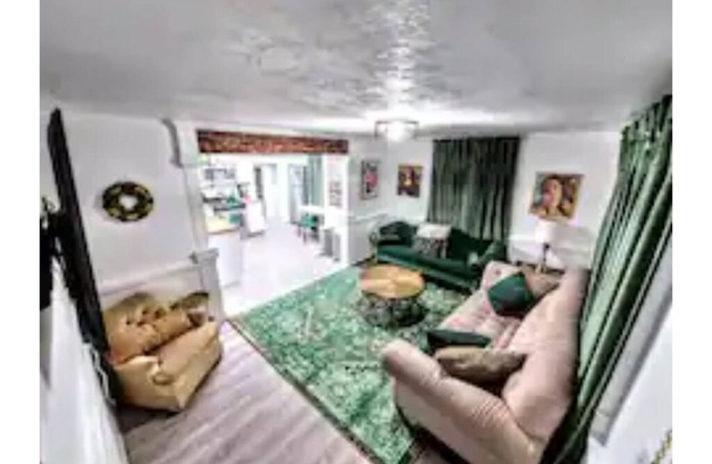 Creative Chalet - 3 King Beds! 4 rooms! Gig Wifi⚡️
