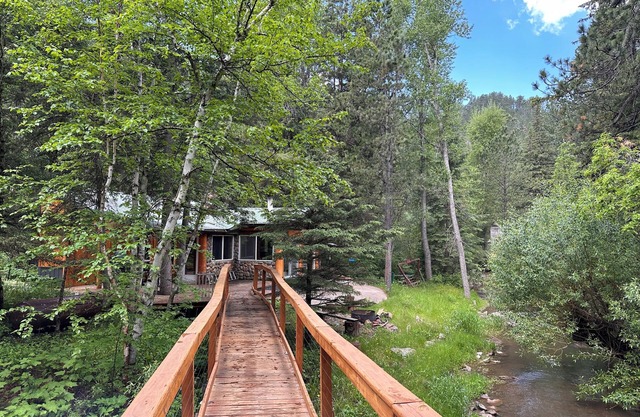 Creekside Cabin - Minutes from Deadwood/Lead/Spearfish!