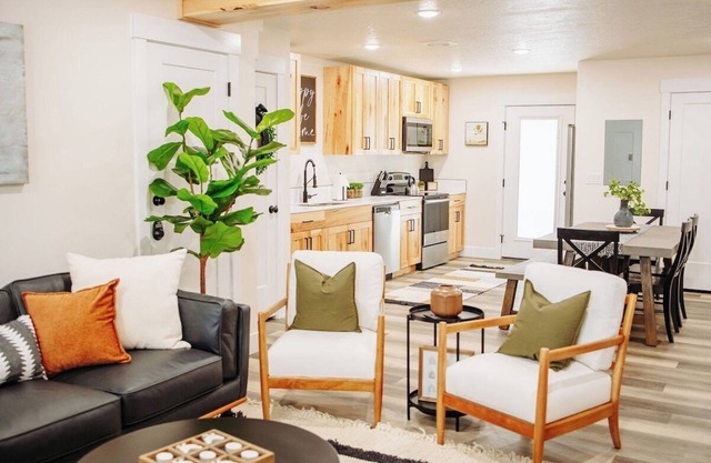 Creekside Cabin Ponderosa-stay with views near Lava