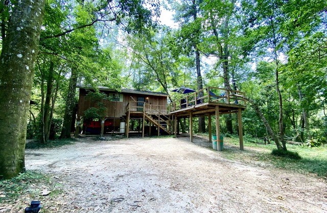 Creekside Cabin Retreat - 1000ft of creek front and sandbars