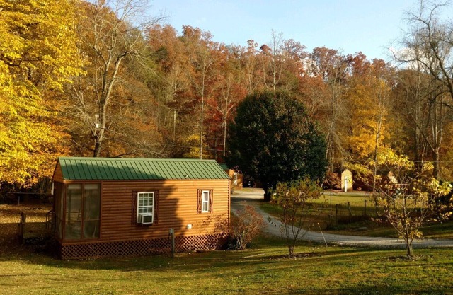 Creekside Cabins - Mountain Laurel